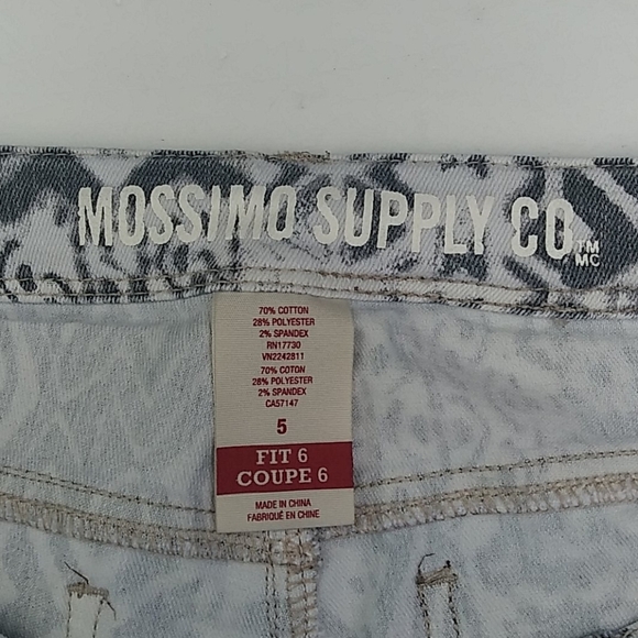 Mossimo S.Co. Low Rise Washed Denim Shorts Sz 5 - Picture 7 of 7